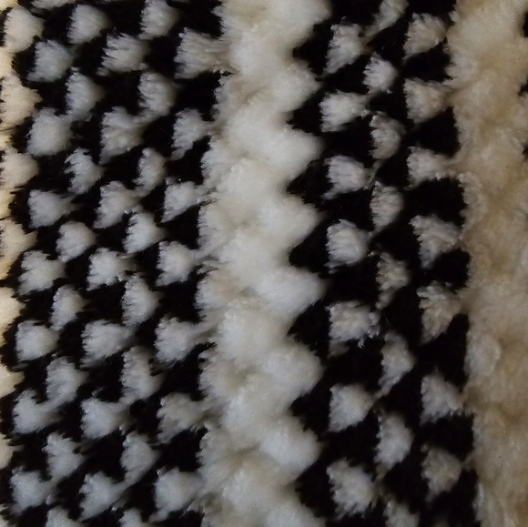 Nemcor Eco Plush Throw (60in × 70in) - Picture 3 of 3